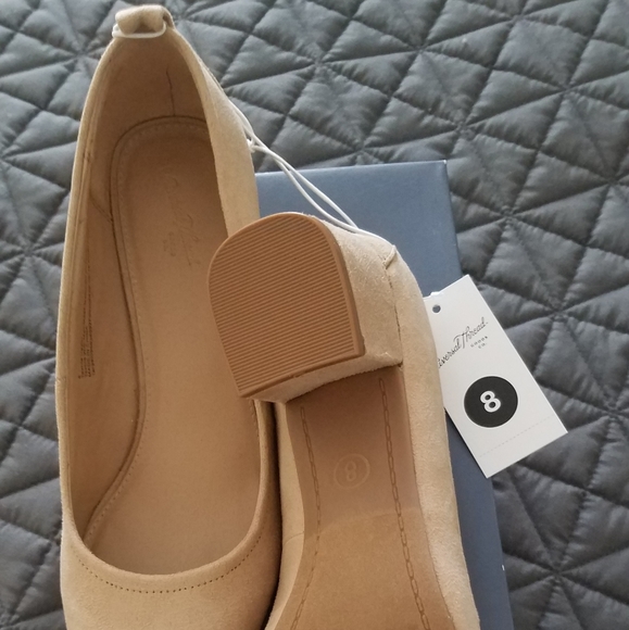 SHOES - Picture 2 of 6